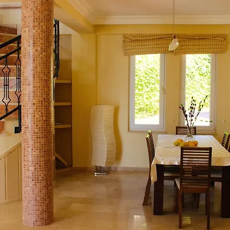 Villa Goldcity Sm *