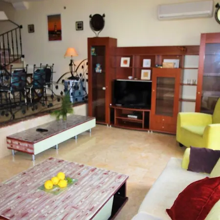 Villa Goldcity Sm *